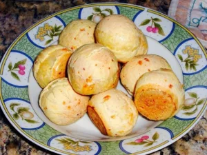 Brazilian Cheese Bread - Pão de Queijo Brazilian Cheese Bread - Pão de Queijo