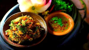 The Hirshon Burmese Crispy Spring Onion Fritters - ကြော်နွေဦးပေါက်ကြက်သွန်နီ
