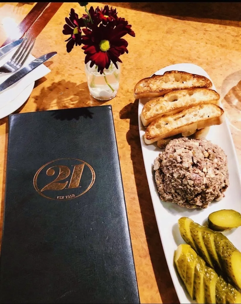 The Hirshon Chopped Liver with Gribenes - געהאַקט לעבער מיט גריבענעס