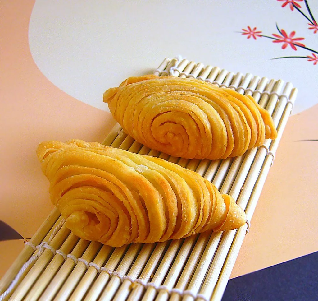 The Hirshon Southeast Asian Spiral Curry Puff - Karipap Pusing, 螺旋咖喱角