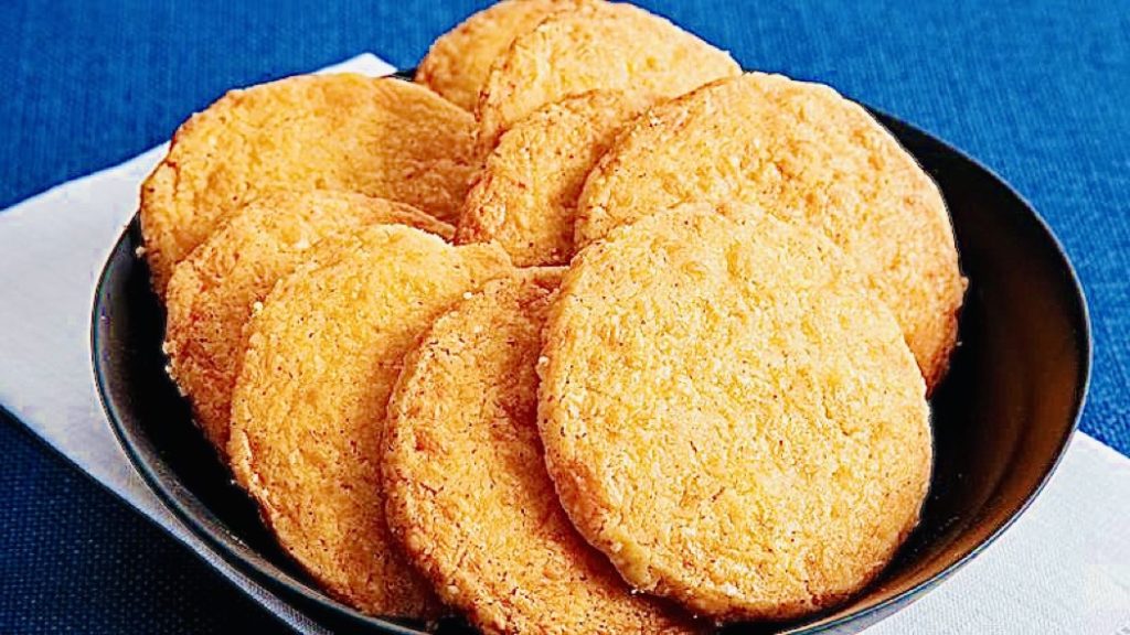 Aunt Sue's Ultimate Texas Spicy Cheese and Pecan Wafers