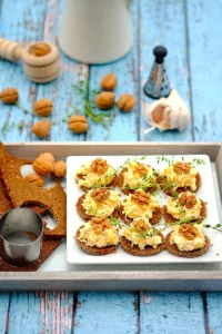 The Hirshon Polish Garlic Cheese Spread In The Style Of Krakow - Pastą Serowo Czosnkową Do Krakersów