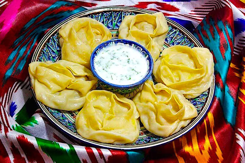 The Hirshon Uzbek Manti with Herbed Sour Cream Dipping Sauce - Cho'miladigan sousli o'zbek manti