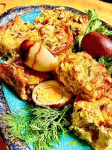 The Hirshon Gourmet Passover Chicken Frittata and Marbled Eggs - Quajado Pesach kon Guevos Haminados The Hirshon Gourmet Passover Chicken Frittata and Marbled Eggs - Kuajado Pesach de Gayina kon Matza kon Guevos Haminados