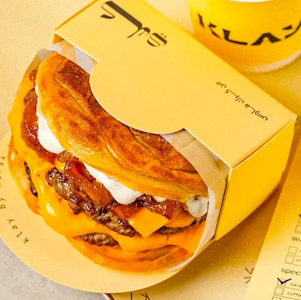 The Hirshon ULTIMATE Dubai Paratha Smash Burger - دبي باراثا سماش برجر 6 Dubai Paratha Smash Burger