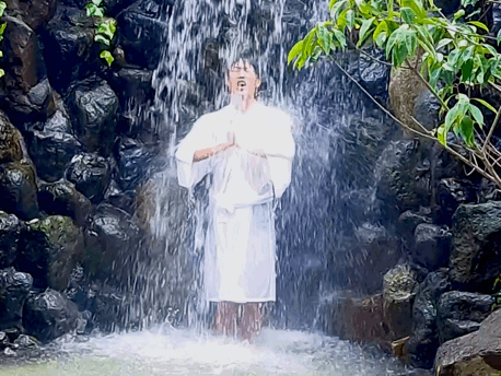 The Hirshon Old-School Korean KFC - Tongdak-Style Fried Garlic Chicken With Garlic Sauce - 옛날통닭 8 Waterfall Meditation